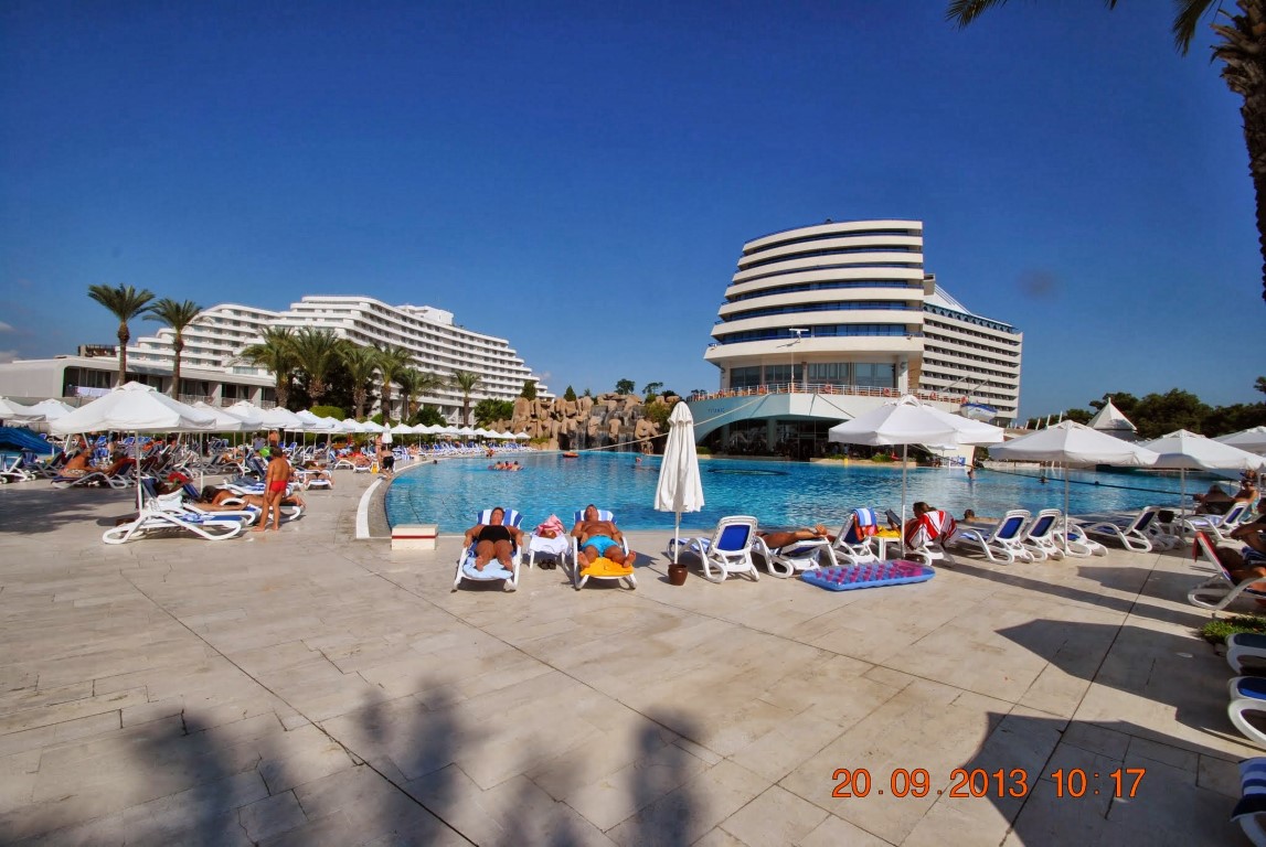 imagini hotel TITANIC LARA